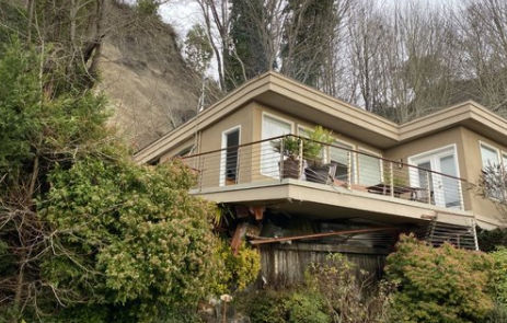 Man rescued from Seattle landslide as rain and snow batter Washington