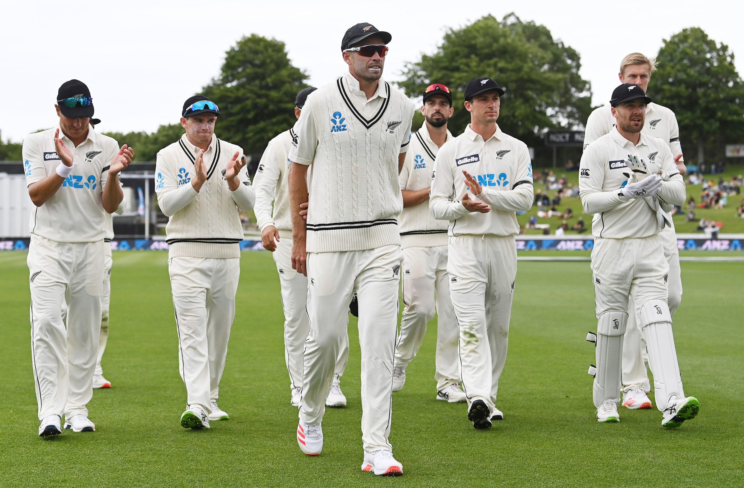 Kane Williamson and Trent Boult return for the Kiwis as New Zealand play Pakistan, Ross Taylor faces the axe