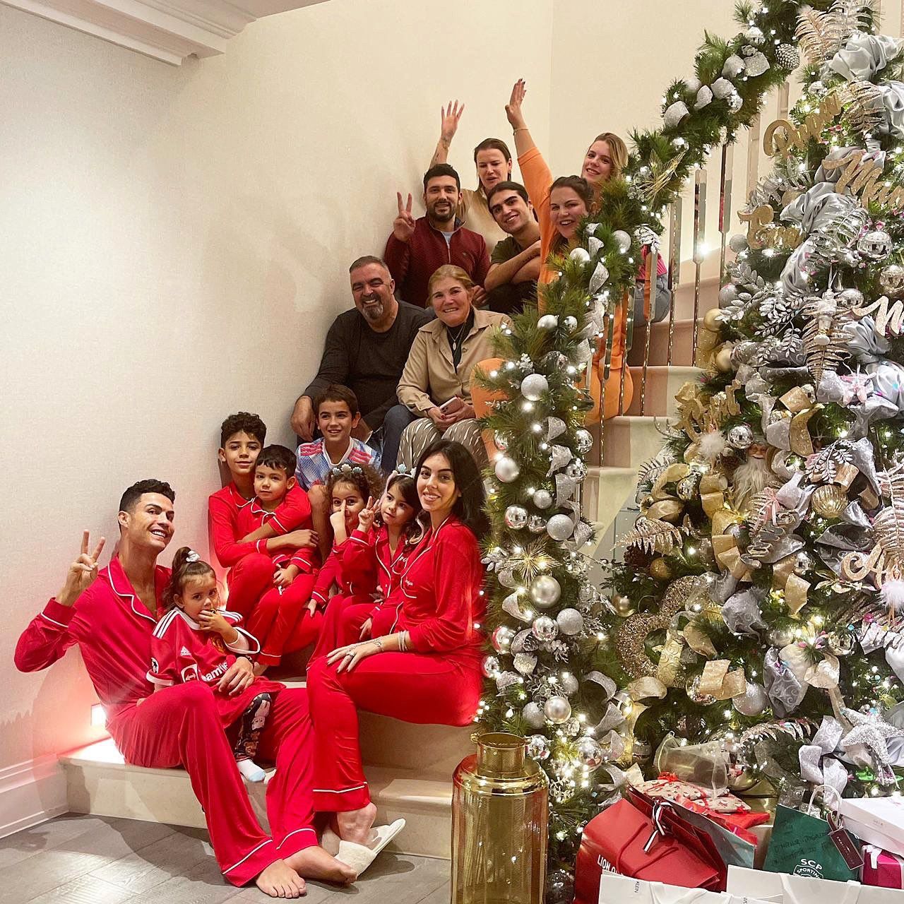 Merry Christmas: Sports stars extend greetings to their fans on Twitter