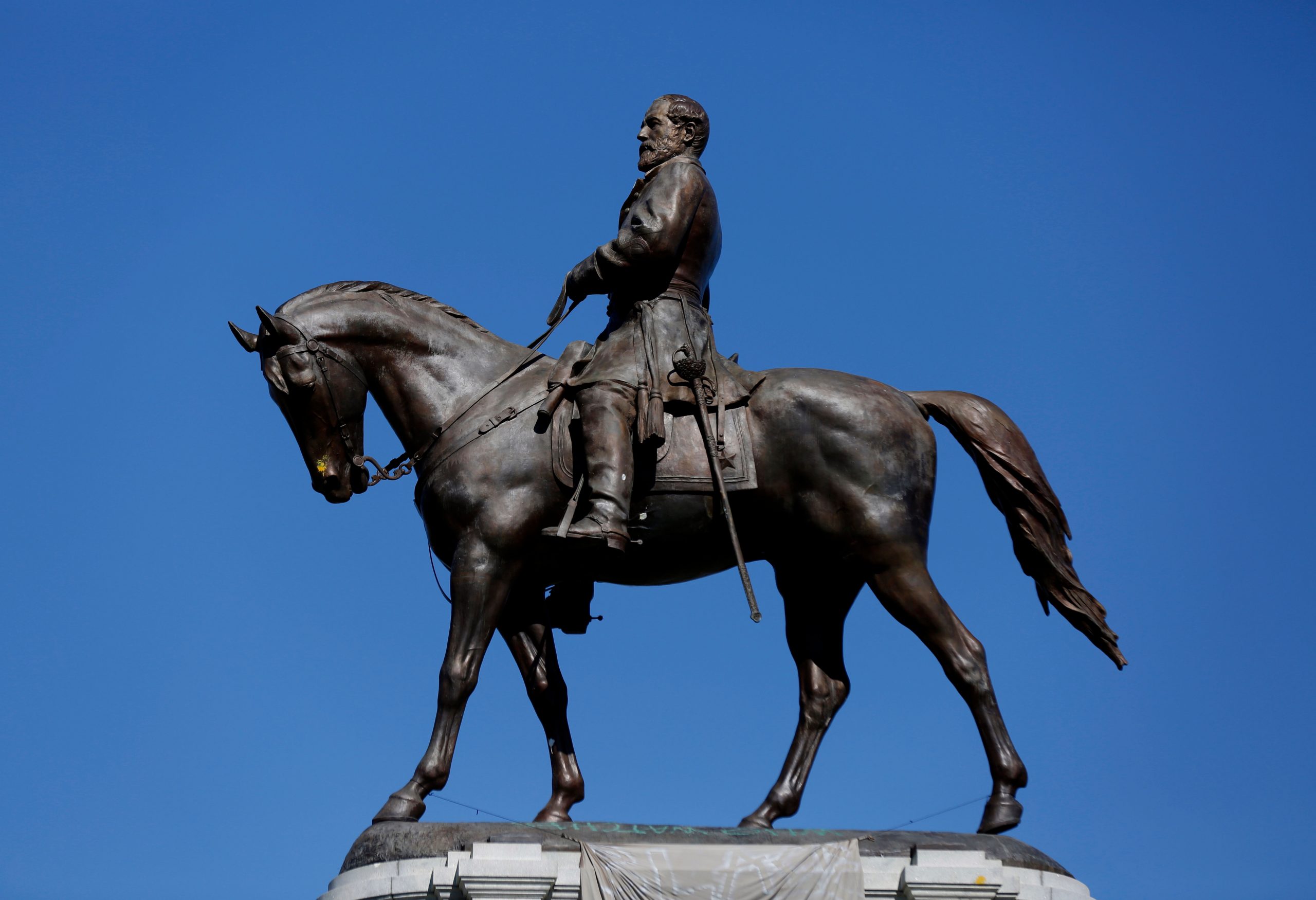 Confederate hero General Lee’s statue in Virginia to be removed
