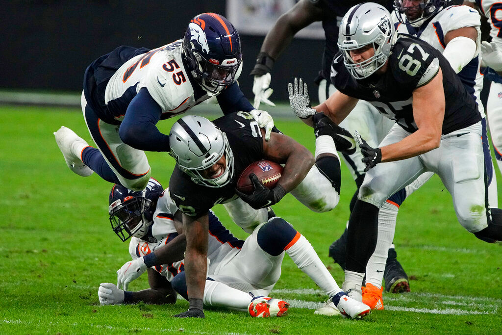 NFL: Raiders cling to playoff hopes with 17-13 win over Denver