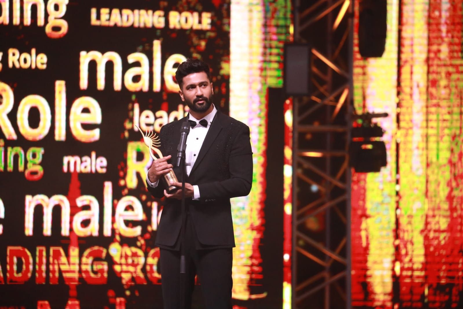 At IIFA 2022, Irrfan Khan given a special tribute by Best Actor winner Vicky Kaushal