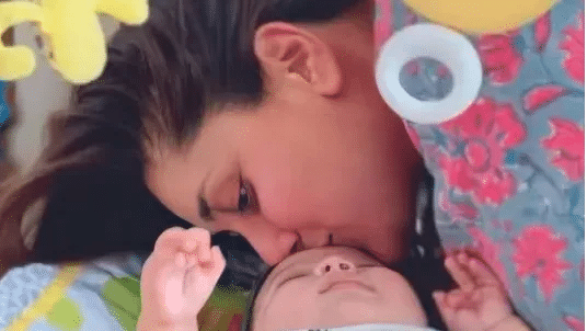 Kareena Kapoor’s fanclub shares viral photo of Kareena with newborn son Jeh