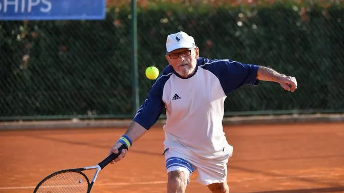 At 97, world’s oldest tennis player wants to play against Roger Federer