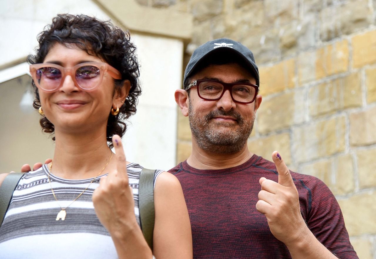 Aamir Khan, Kiran Raos happy dance, days after announcing the split. Watch