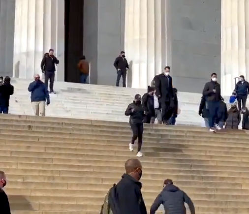 Kamala Harris’ workout at the Lincoln Memorial gets Twitter talking