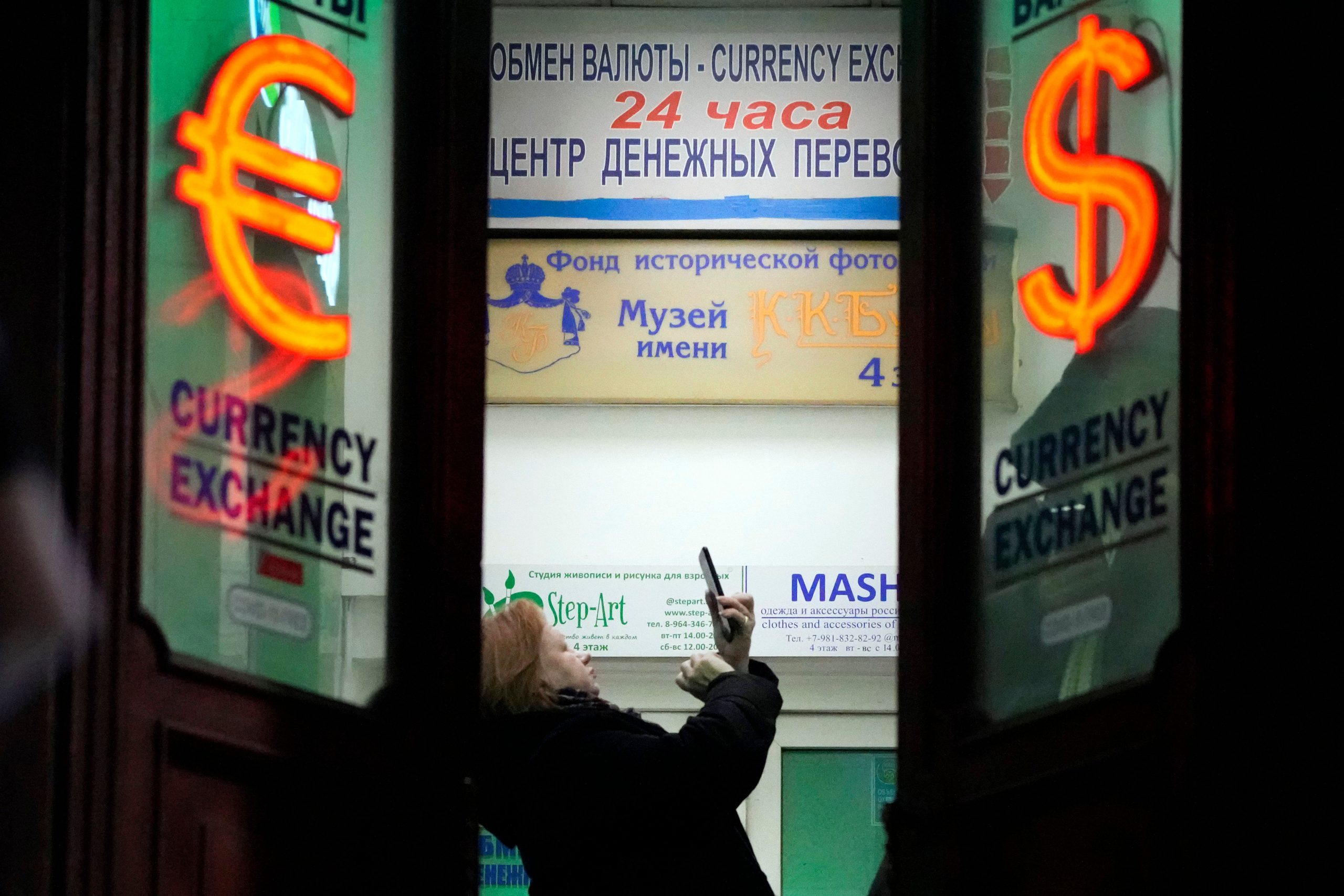 Russian stock market resumes trading after war struggles