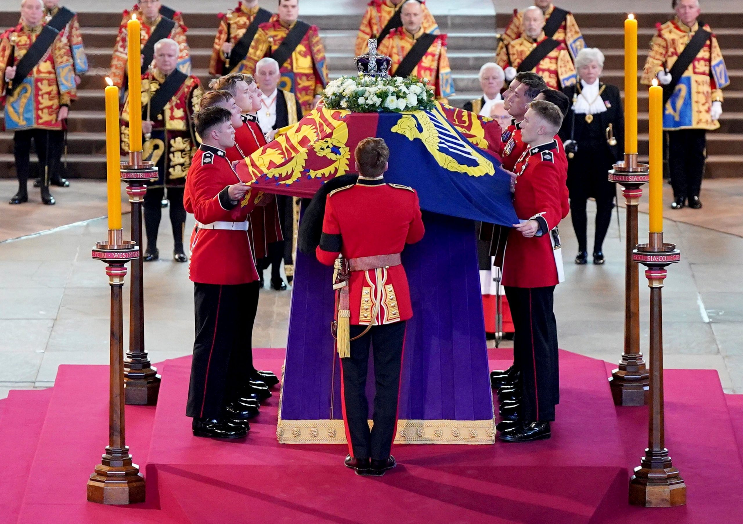 Royal Guard at Queen Elizabeth II’s coffin collapses| Watch