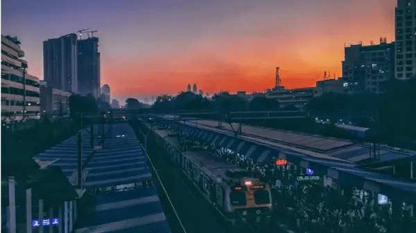 Mumbai: List of trains cancelled due to Dadar-Puducherry express derail