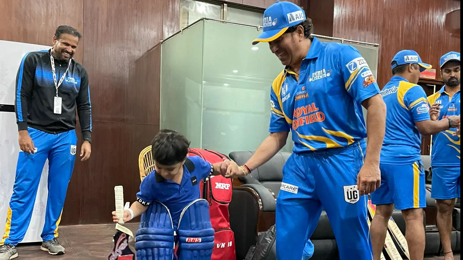 ‘Ready to open’: Irfan Pathan shares adorable pics of Sachin Tendulkar’s new opening partner