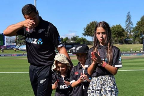 Ross Taylor breaks down in final game, gets guard of honour | Watch