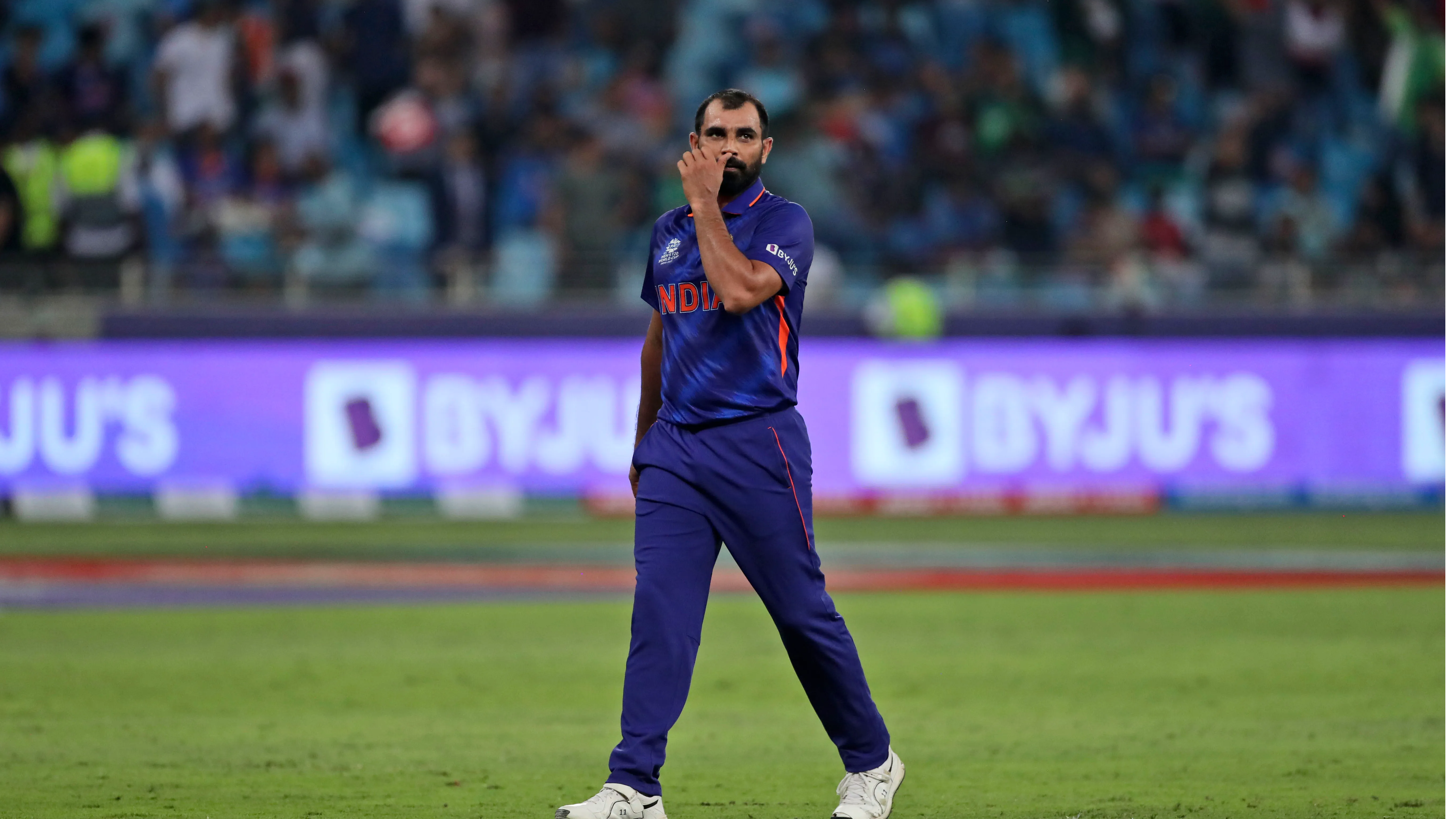 Ex-cricketers, politicians defend Shami amid online abuse after Pak loss