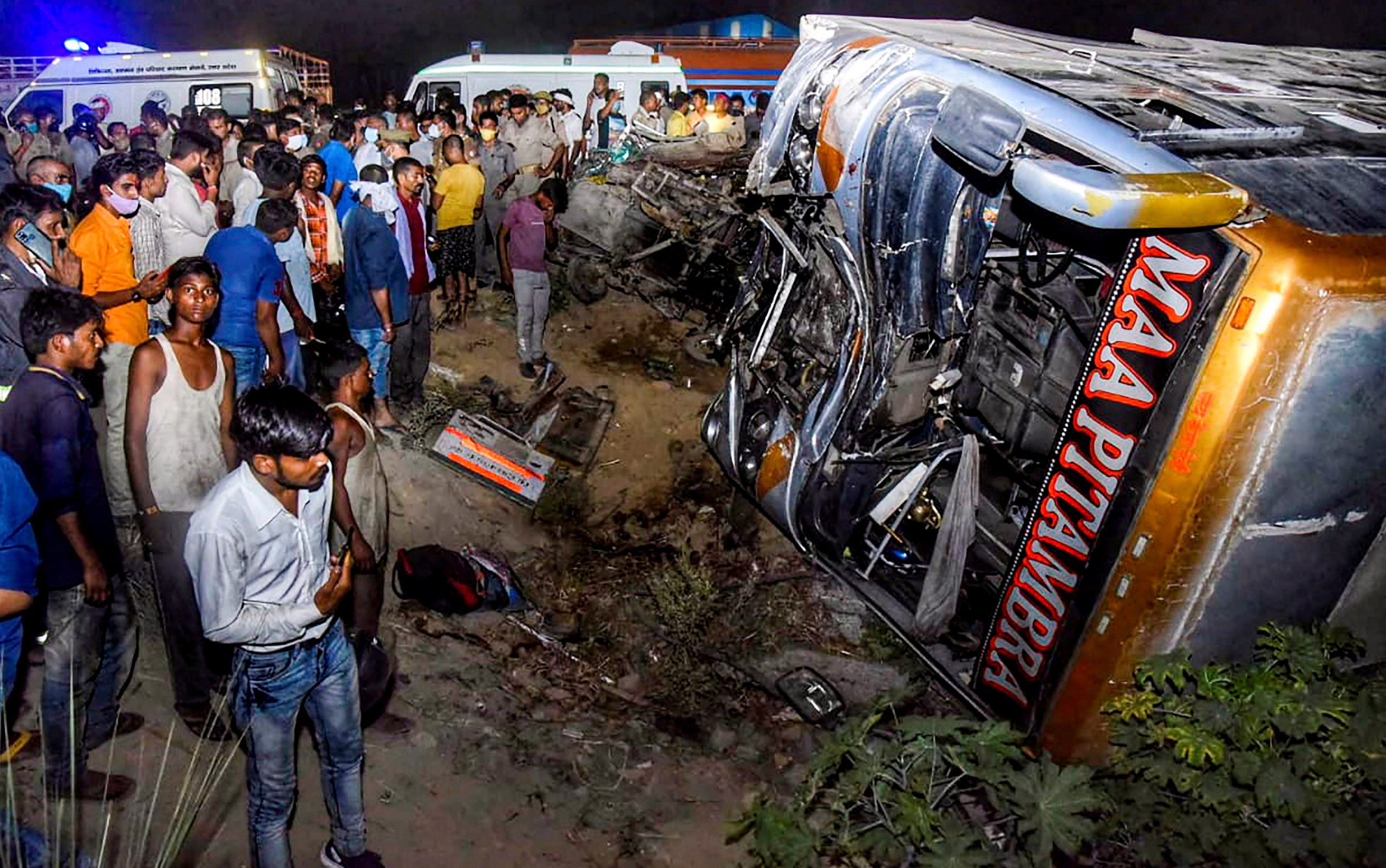 Pakistan bus plunges into ravine, killing 18 pilgrims