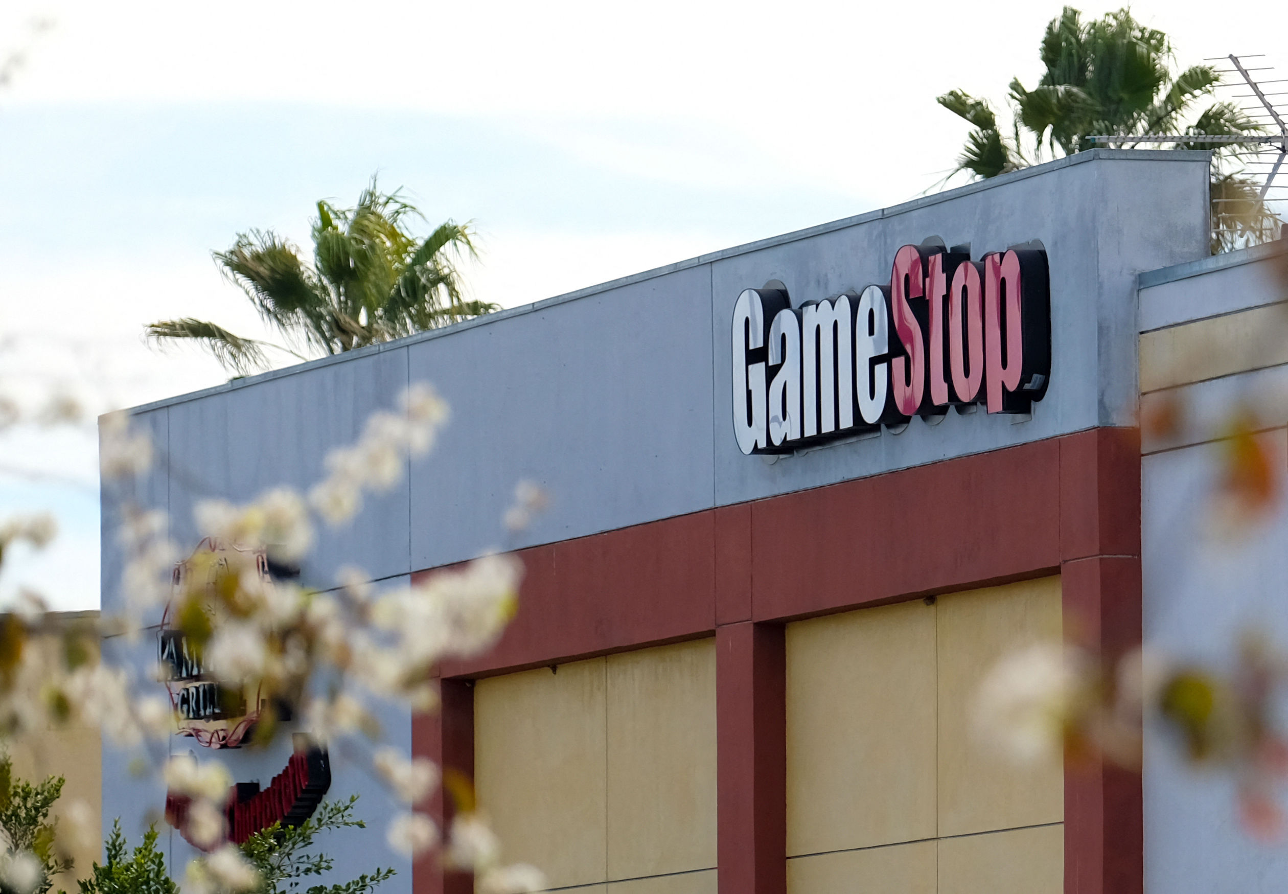 GameStop%2C%20RME%20and%20UWMC%3A%20Stocks%20that%20are%20dominating%20conversations%20on%20Reddit%27s%20r/WallStreetBets