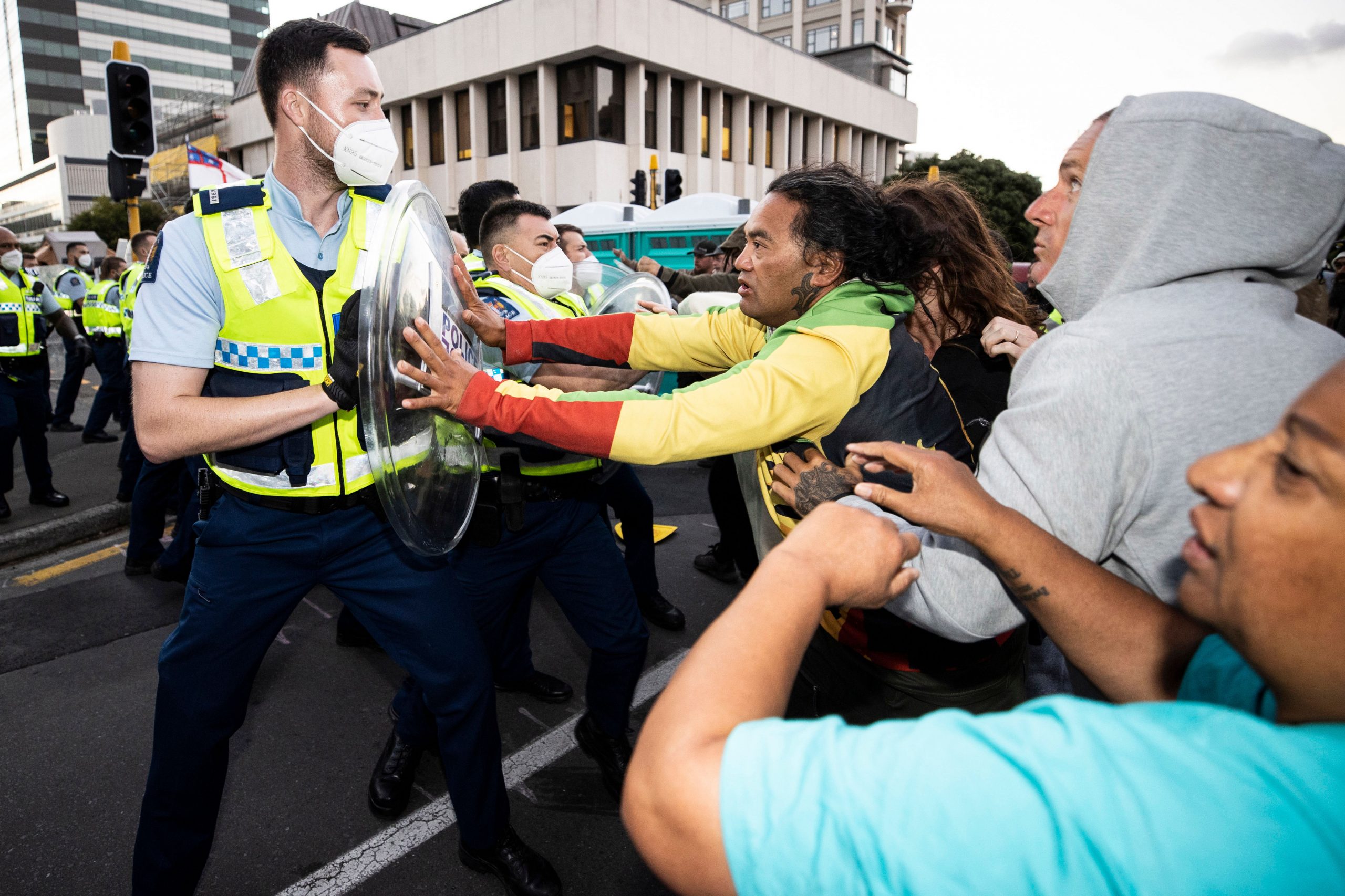 NZ PM Jacinda Ardern chased by anti-COVID vaccine mandate protesters
