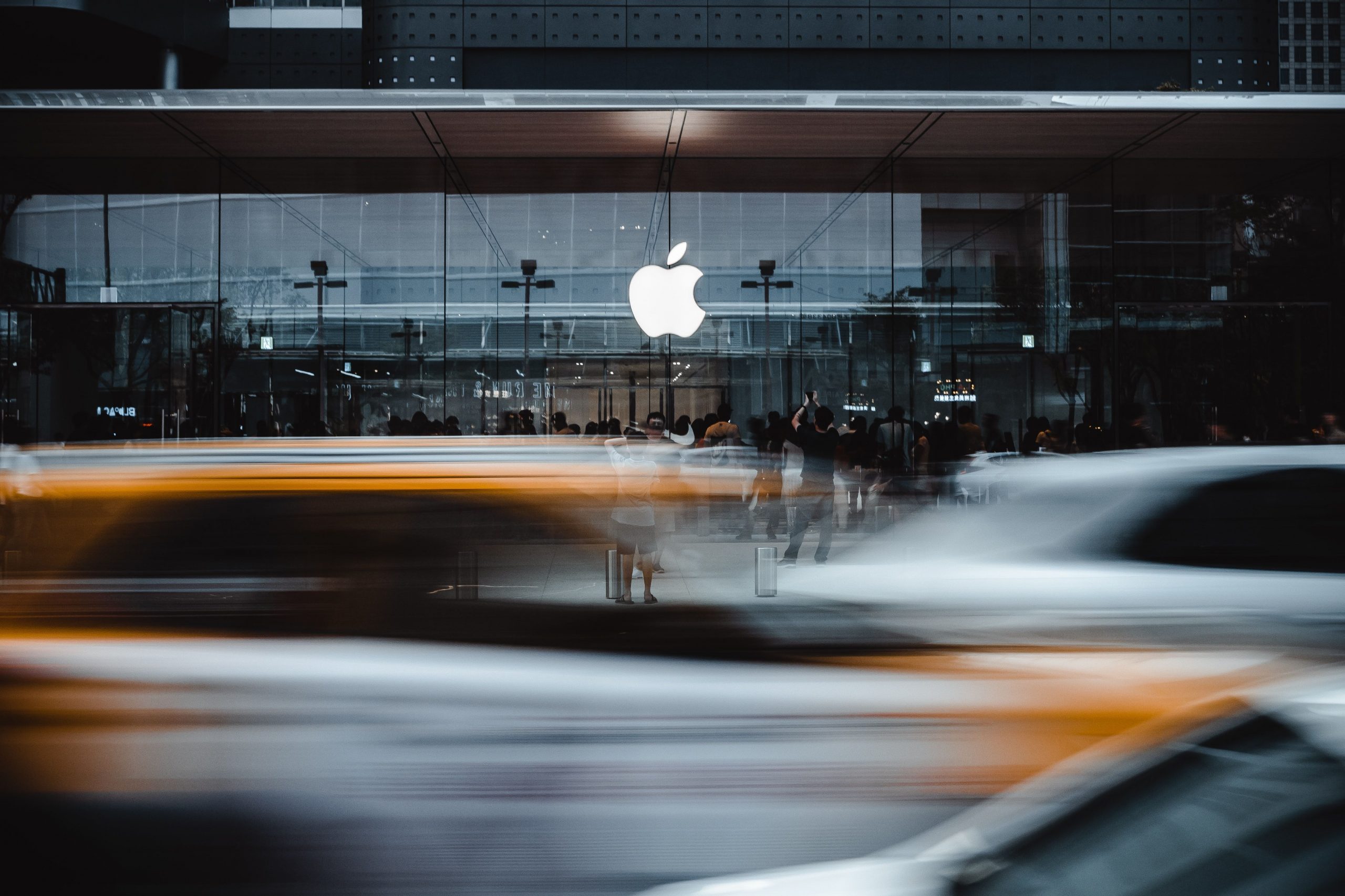 Car crashes into Apple Store in Hingham, Massachusetts: All you need to know
