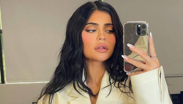 Kourtney Kardashian congratulates sister Kylie Jenner on second baby; read