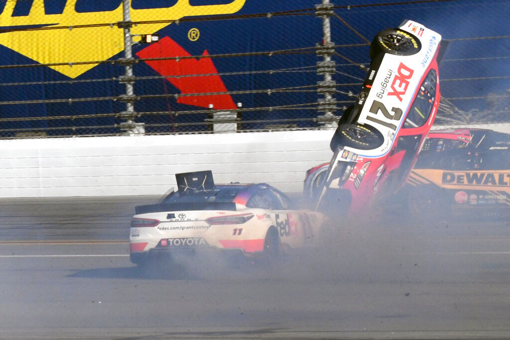 Denny Hamlin’s chase for 4th Daytona 500 win ends in career’s 1st crash