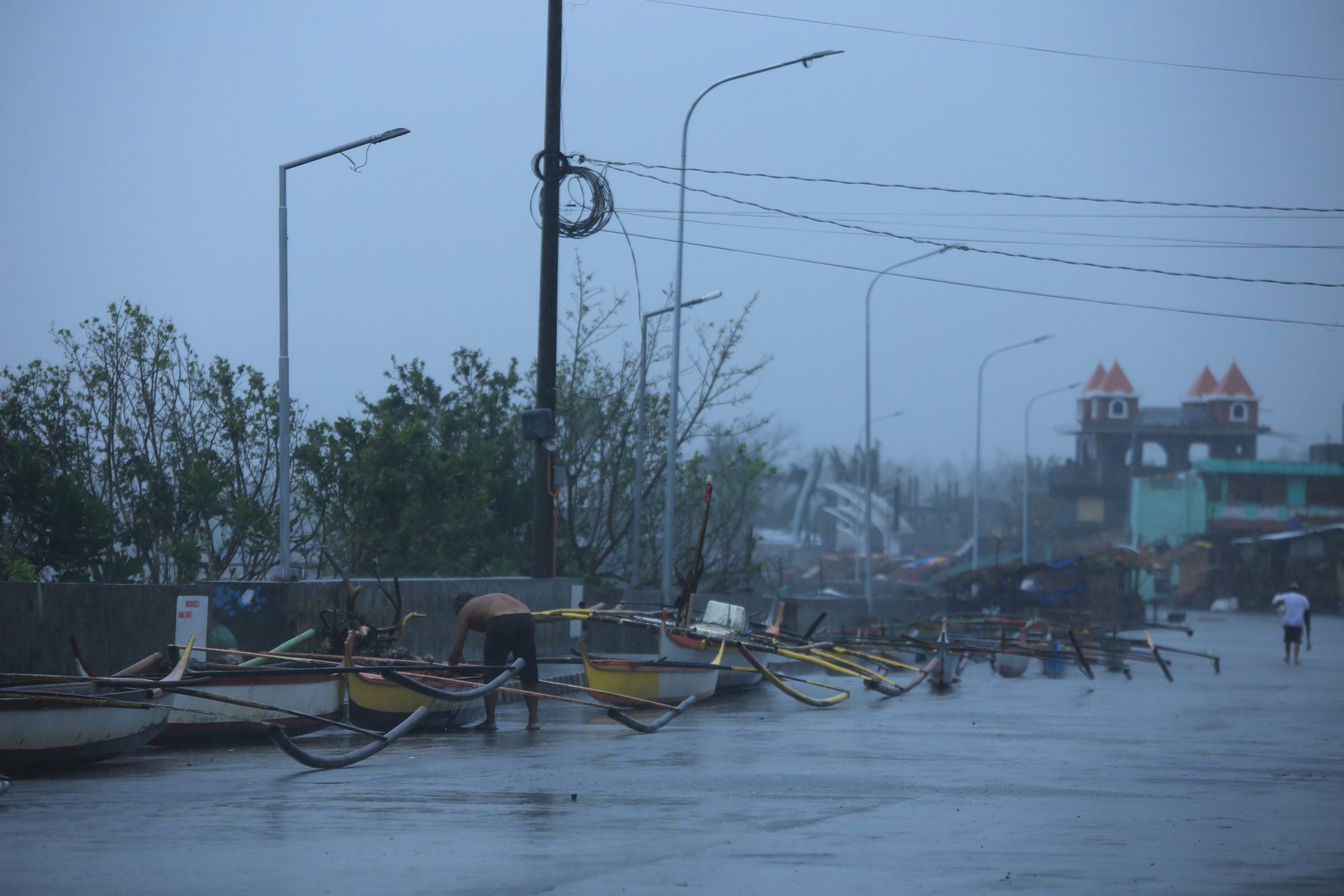 Thousands flee as yet another typhoon menaces Philippines