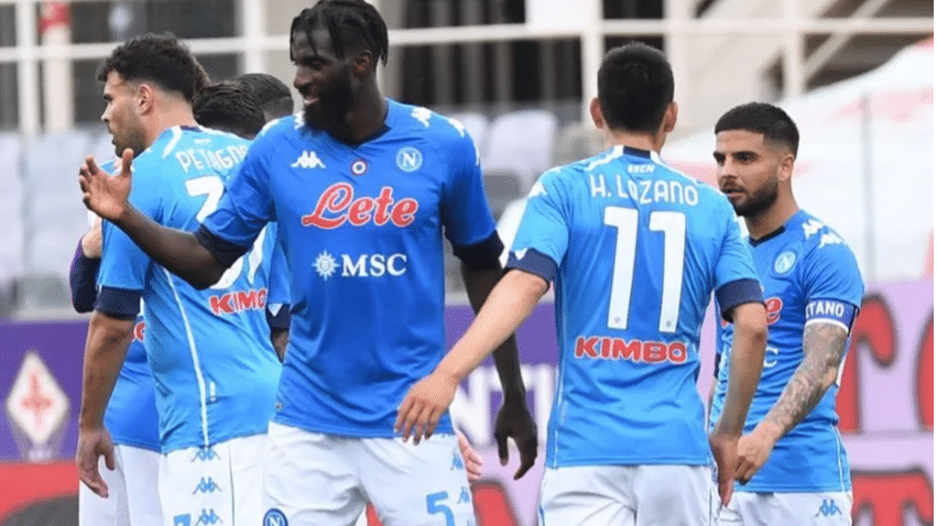 Napoli beat Fiorentina to keep Champions League ambitions alive