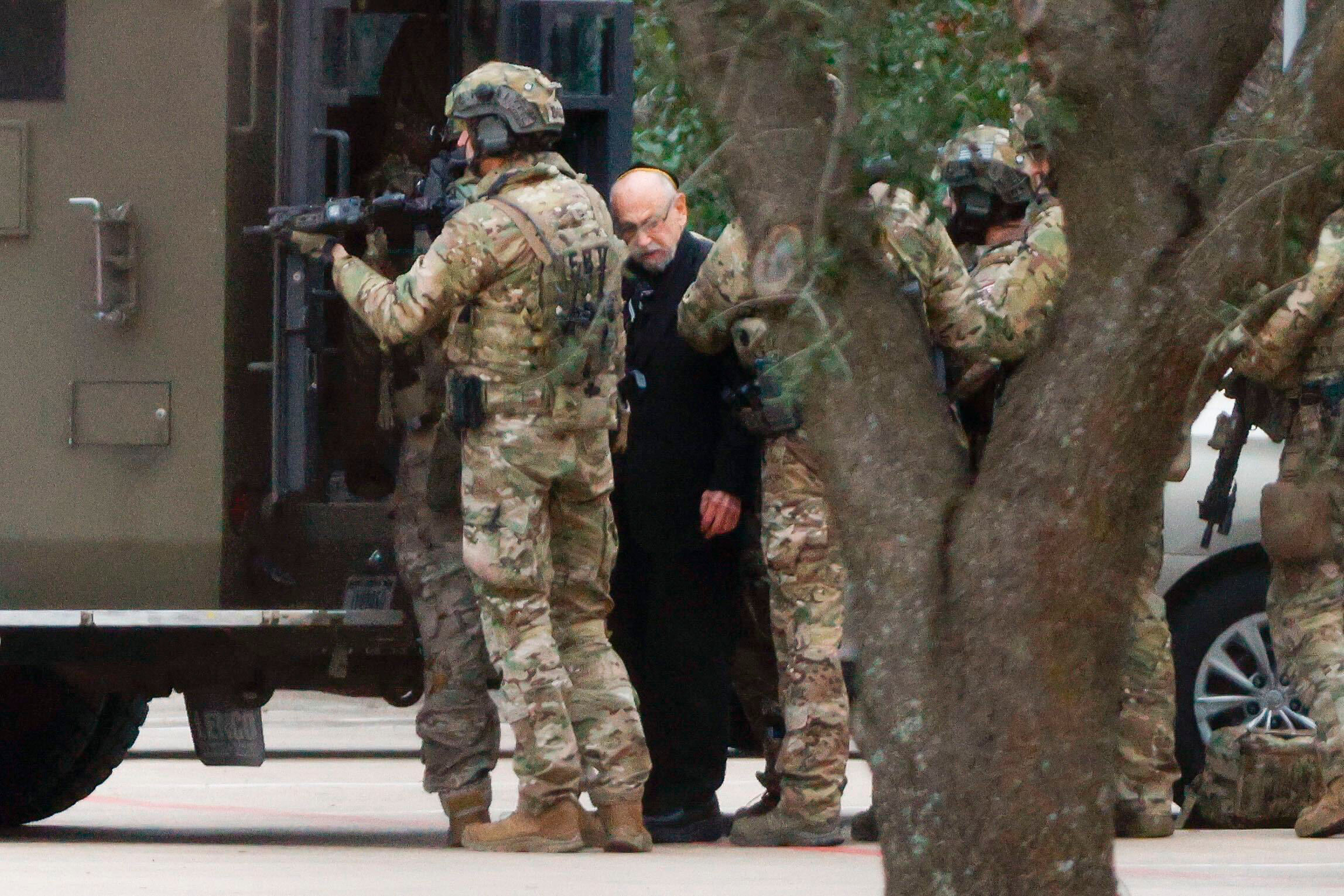 Texas rabbi says he, two other hostages escaped synagogue standoff