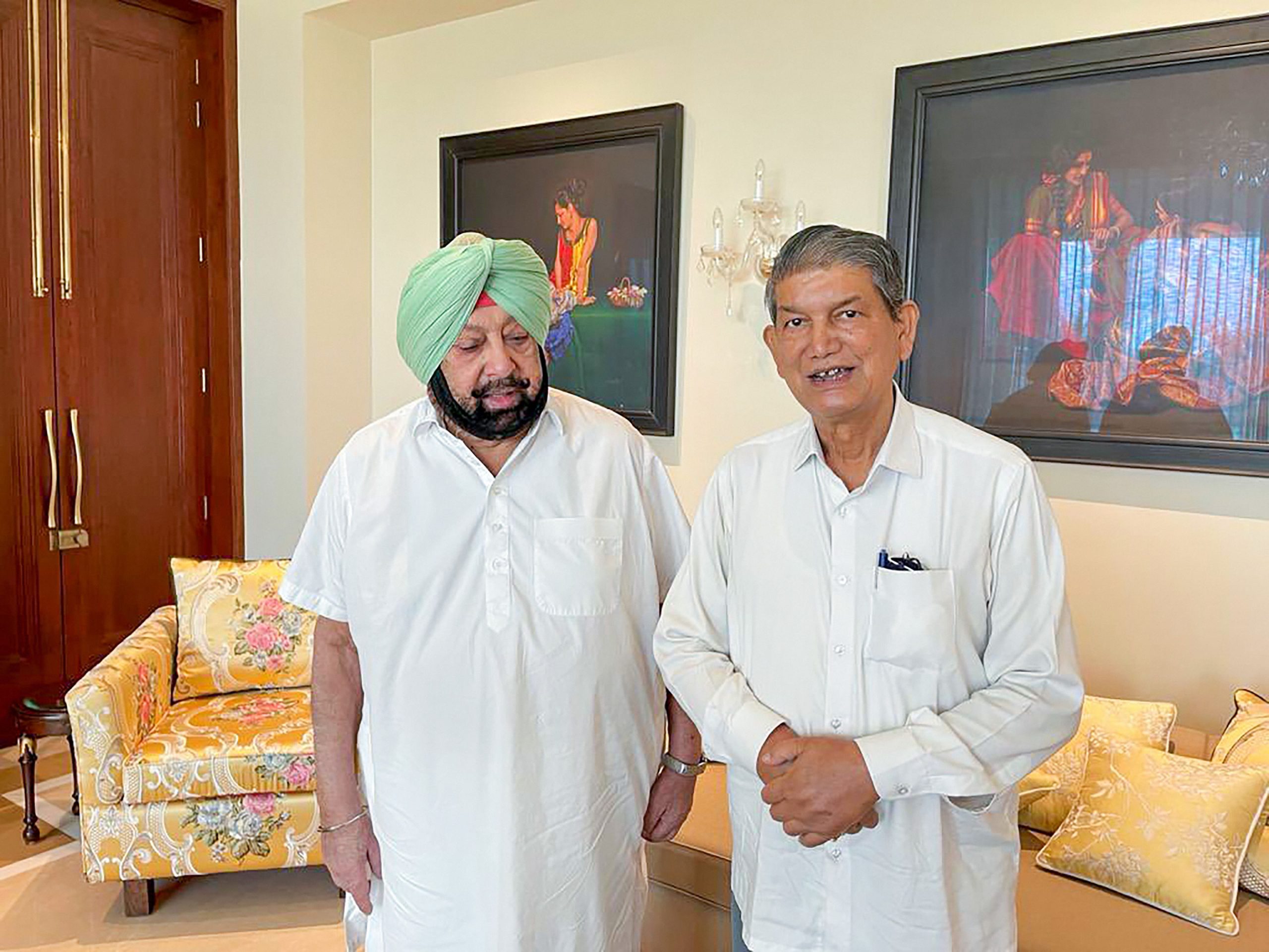 AICC chief meets Amarinder Singh to resolve commotion in Punjab Congress