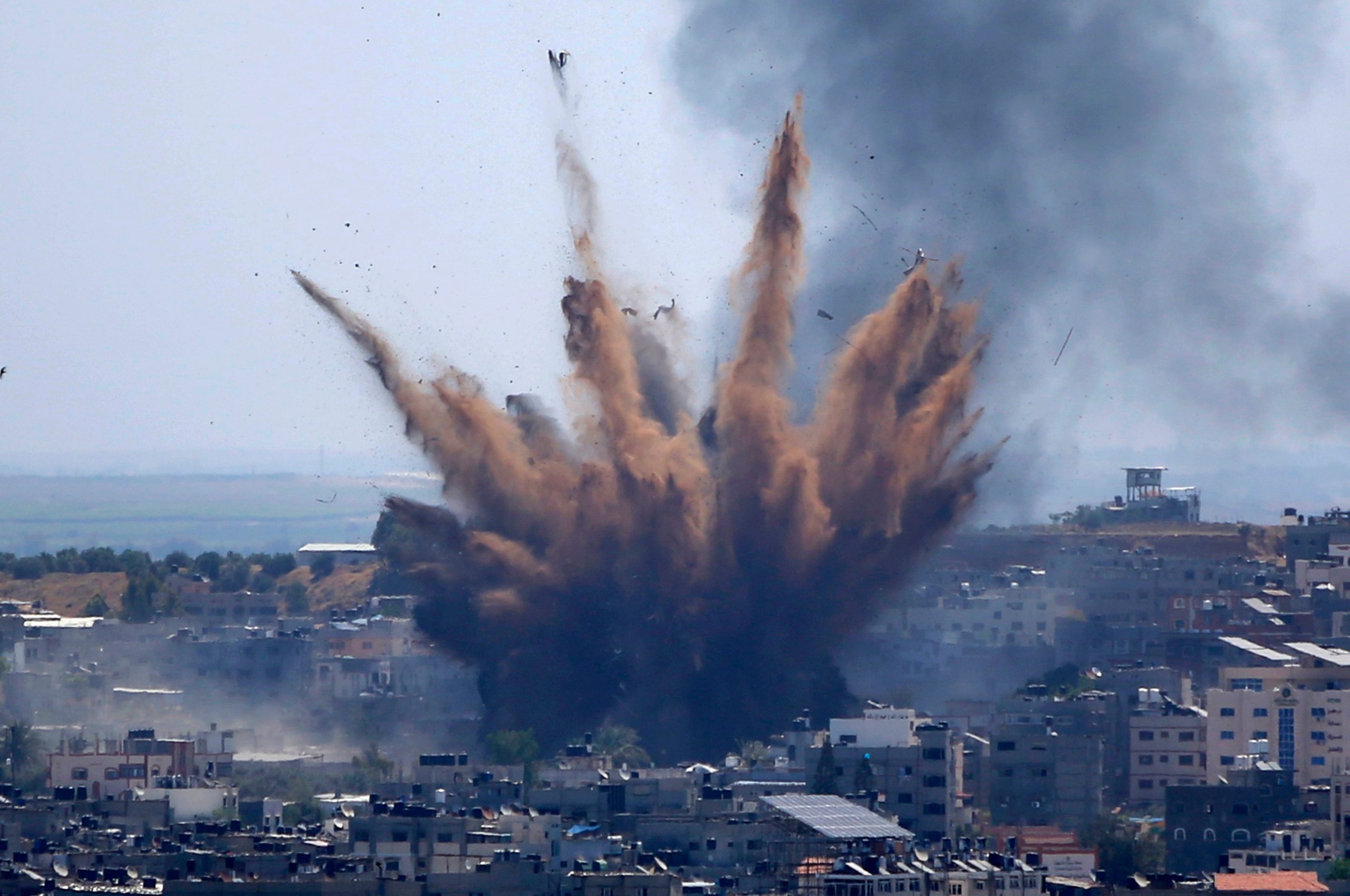Gaza pummelled by fresh Israeli air strikes, nearly 200 dead in a week