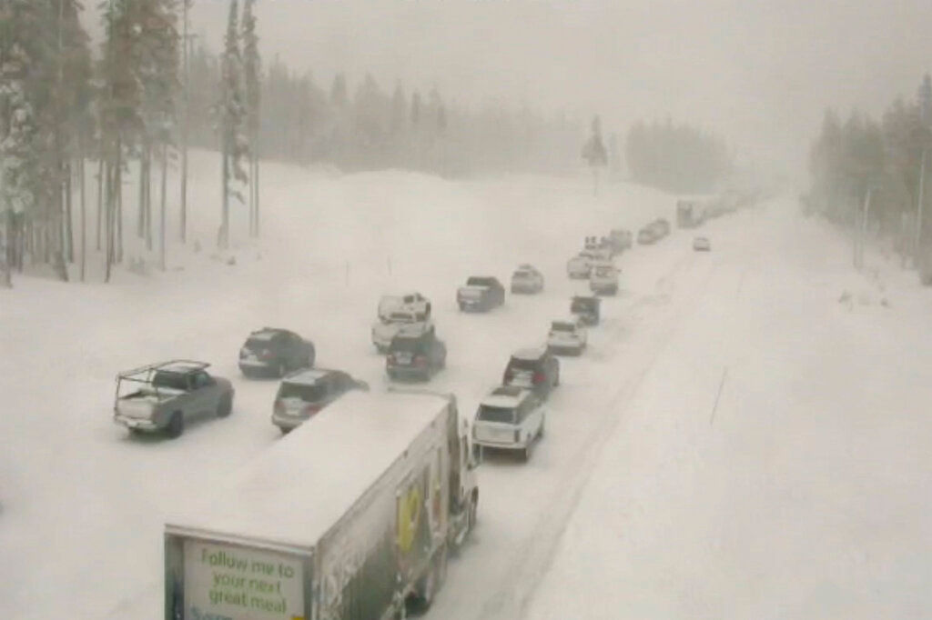 Snow blasts California and freezes Pacific Northwest