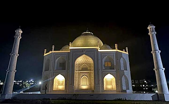 Madhya Pradesh man gets Taj Mahal-like home built for wife
