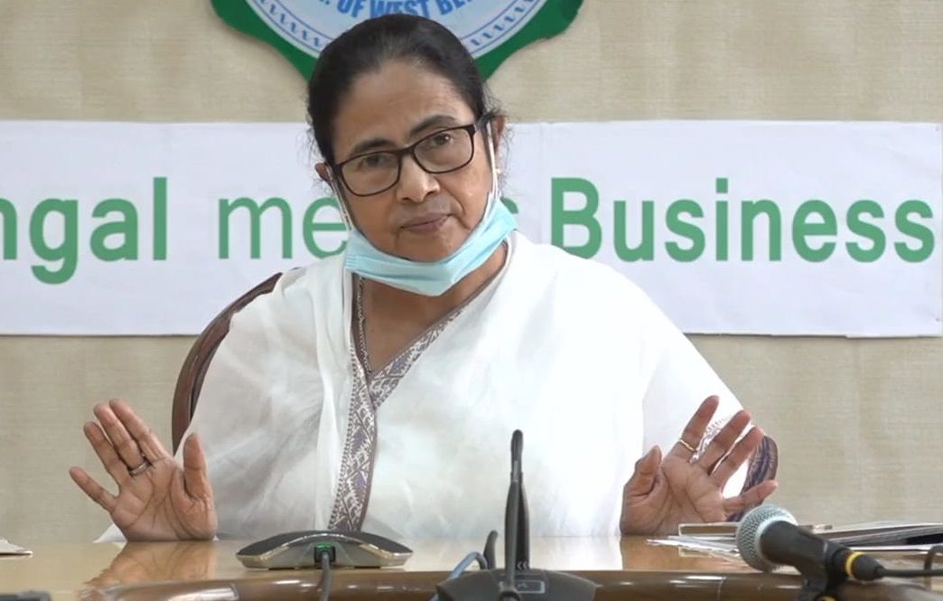 Khela Hobe: Mamata Banerjee backs Akhilesh, says TMC will fight Lok Sabha polls