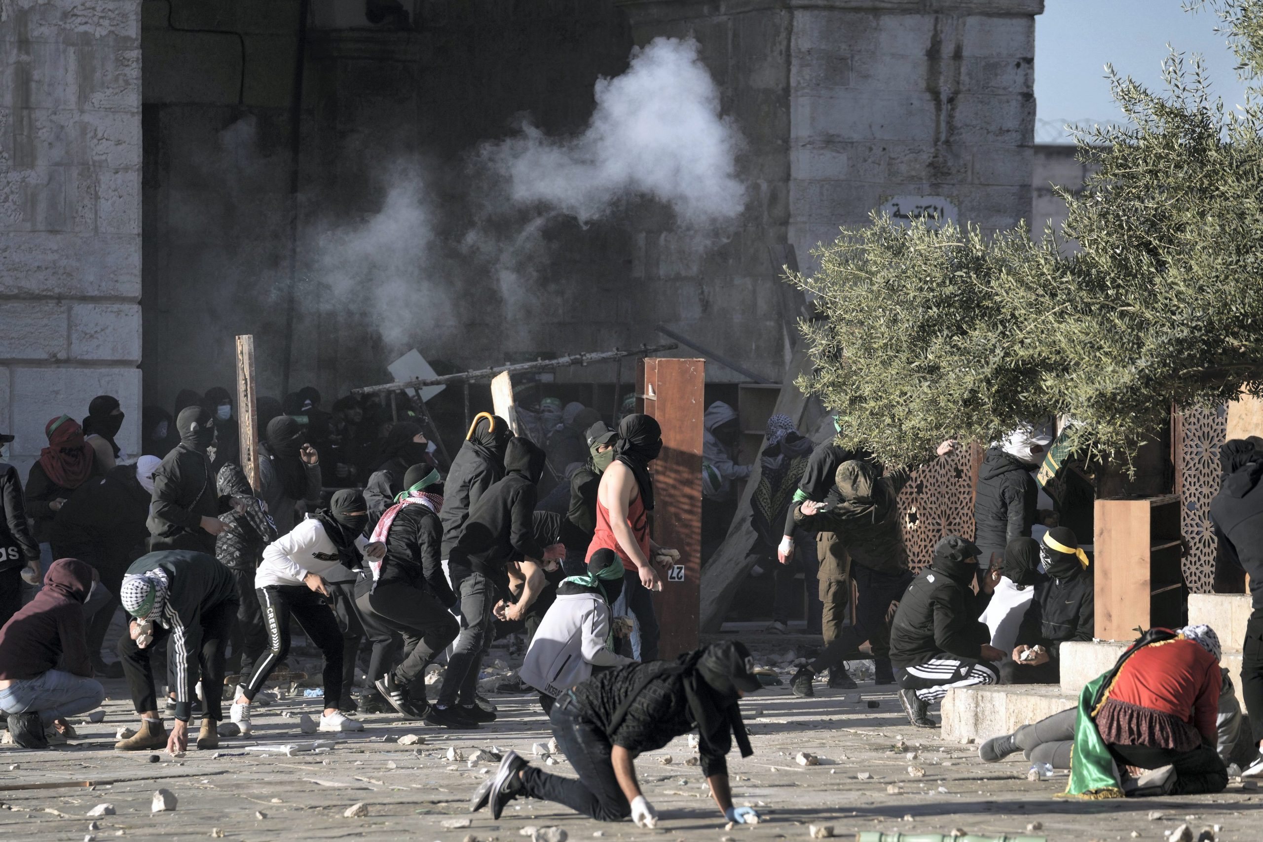 Fresh clashes reported at Jerusalem’s Al-Aqsa Mosque, 12 injured