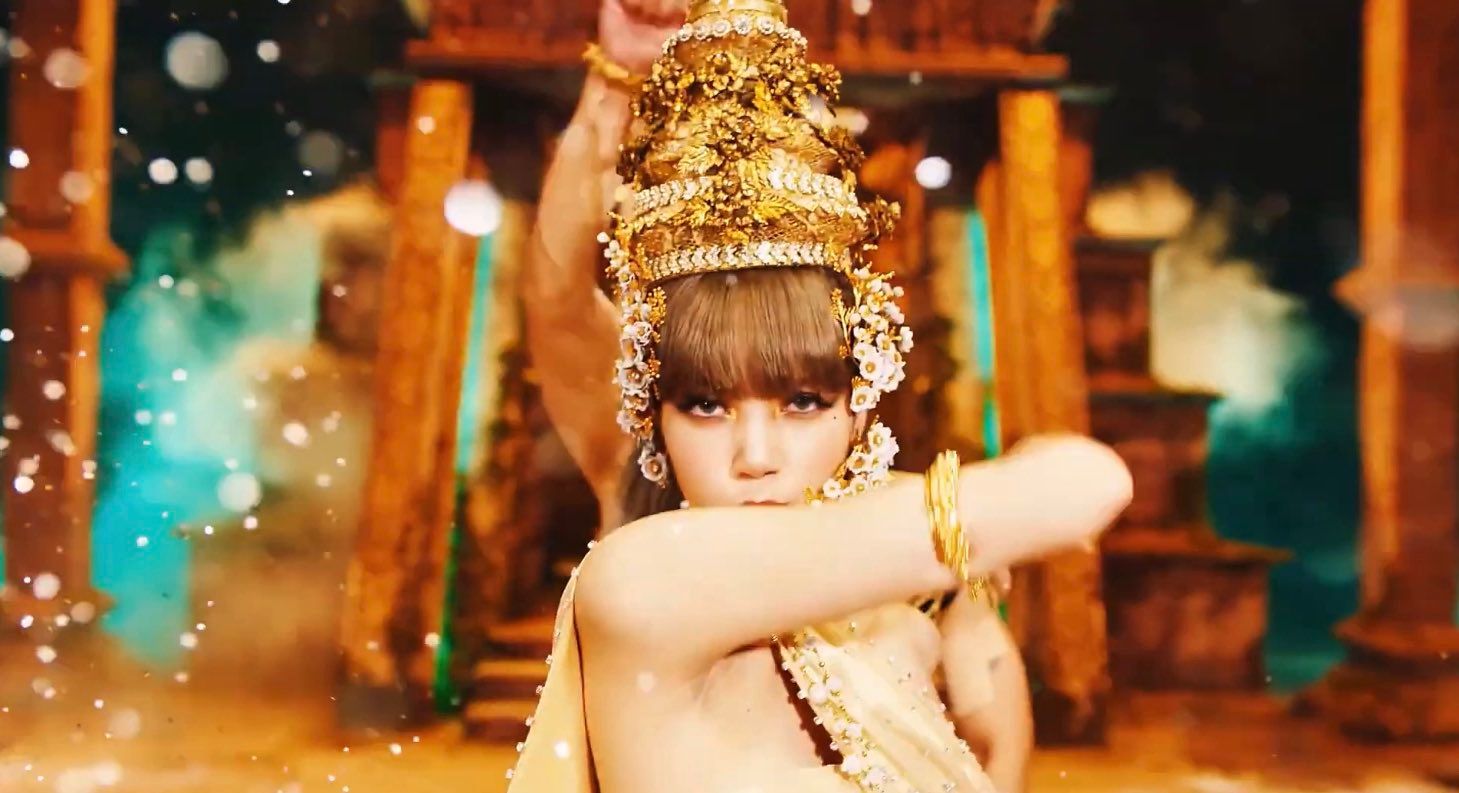 Fans laud Lisa for embracing her Thai heritage in debut solo album ‘Lalisa’
