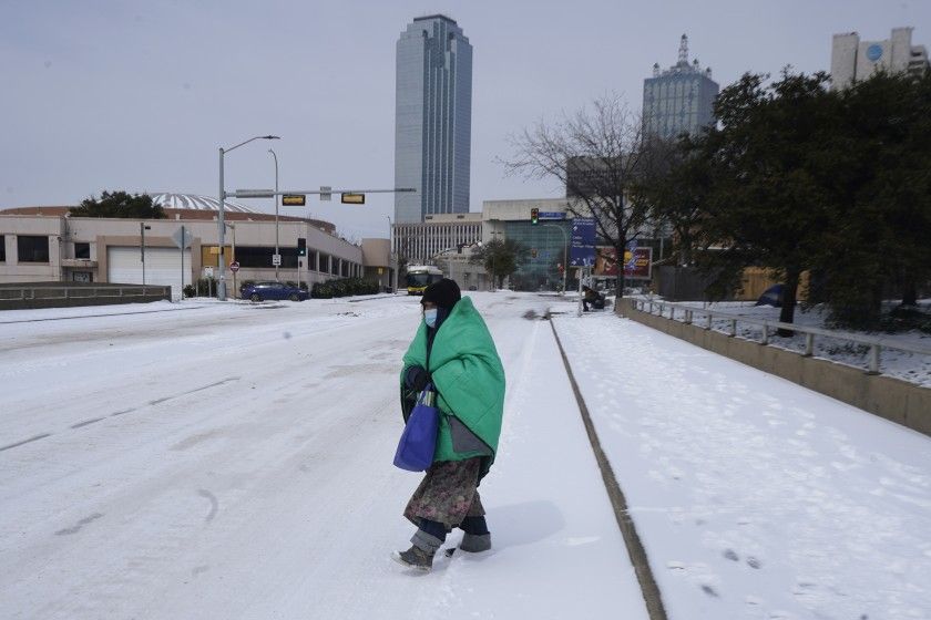 Bizarre theories claiming that snow in Texas are fake