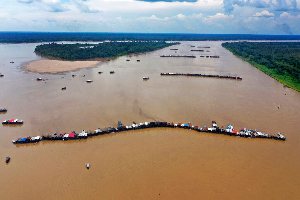 Illegal gold miners in Brazilian Amazon scatter after international attention