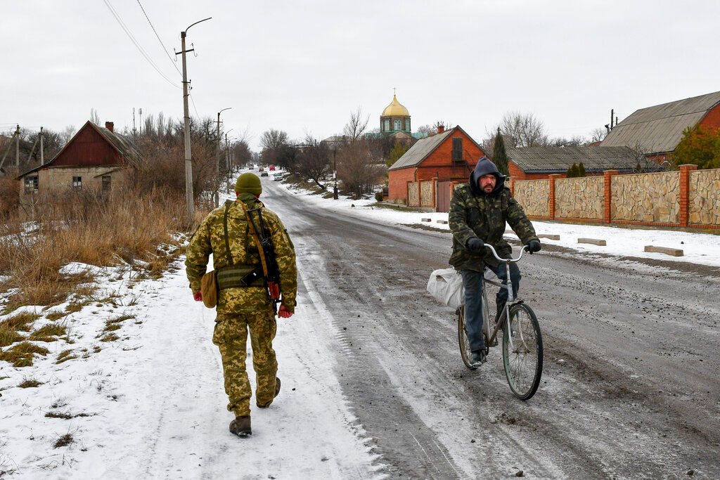 European Union advises non-essential staff to leave Ukraine