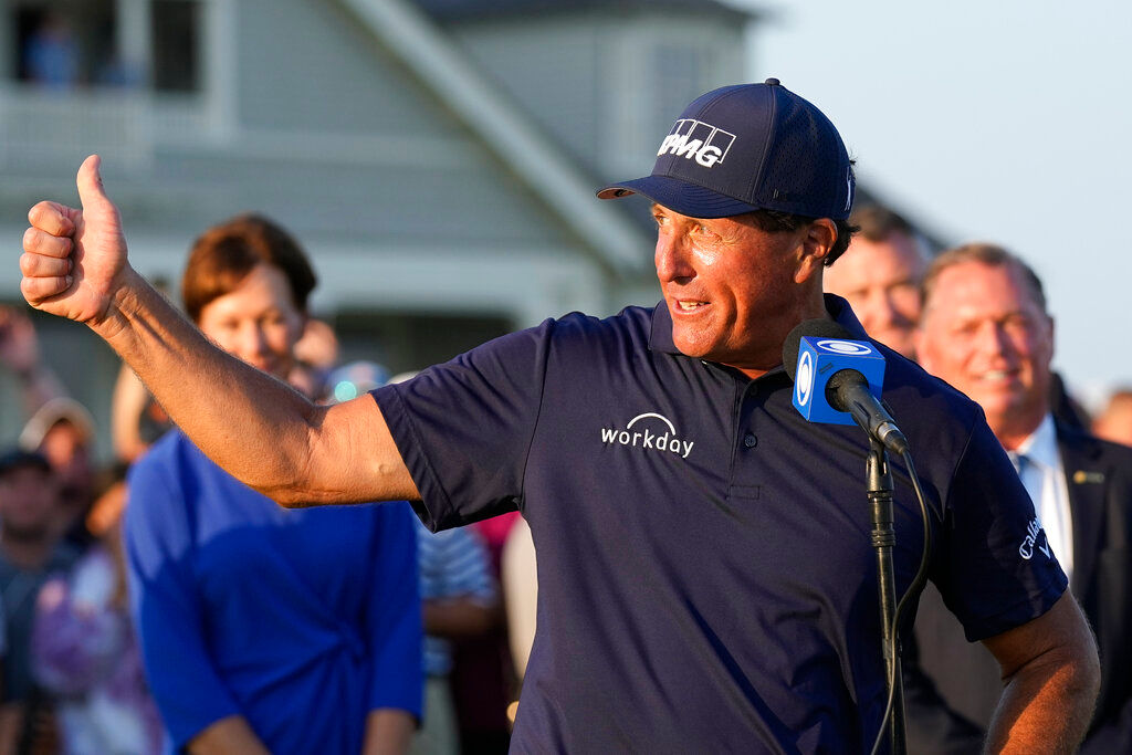 Phil Mickelson withdraws from PGA Championship after incendiary comments