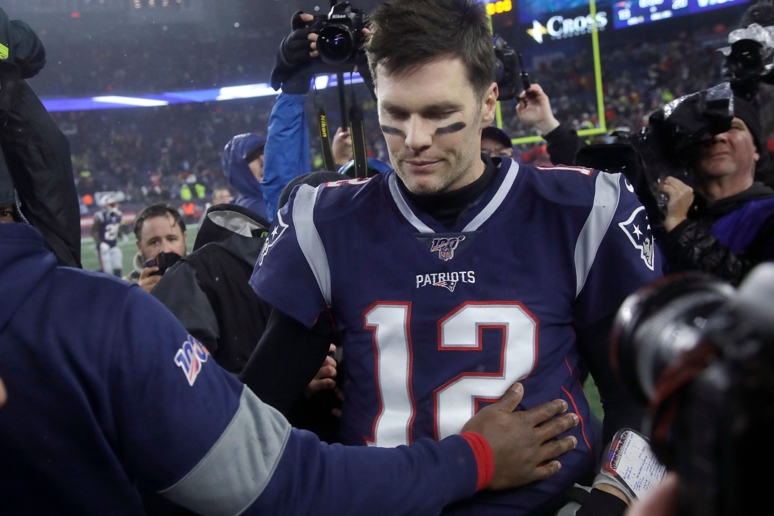 Tom Brady takes the field ahead of clash against former team Patriots | Watch