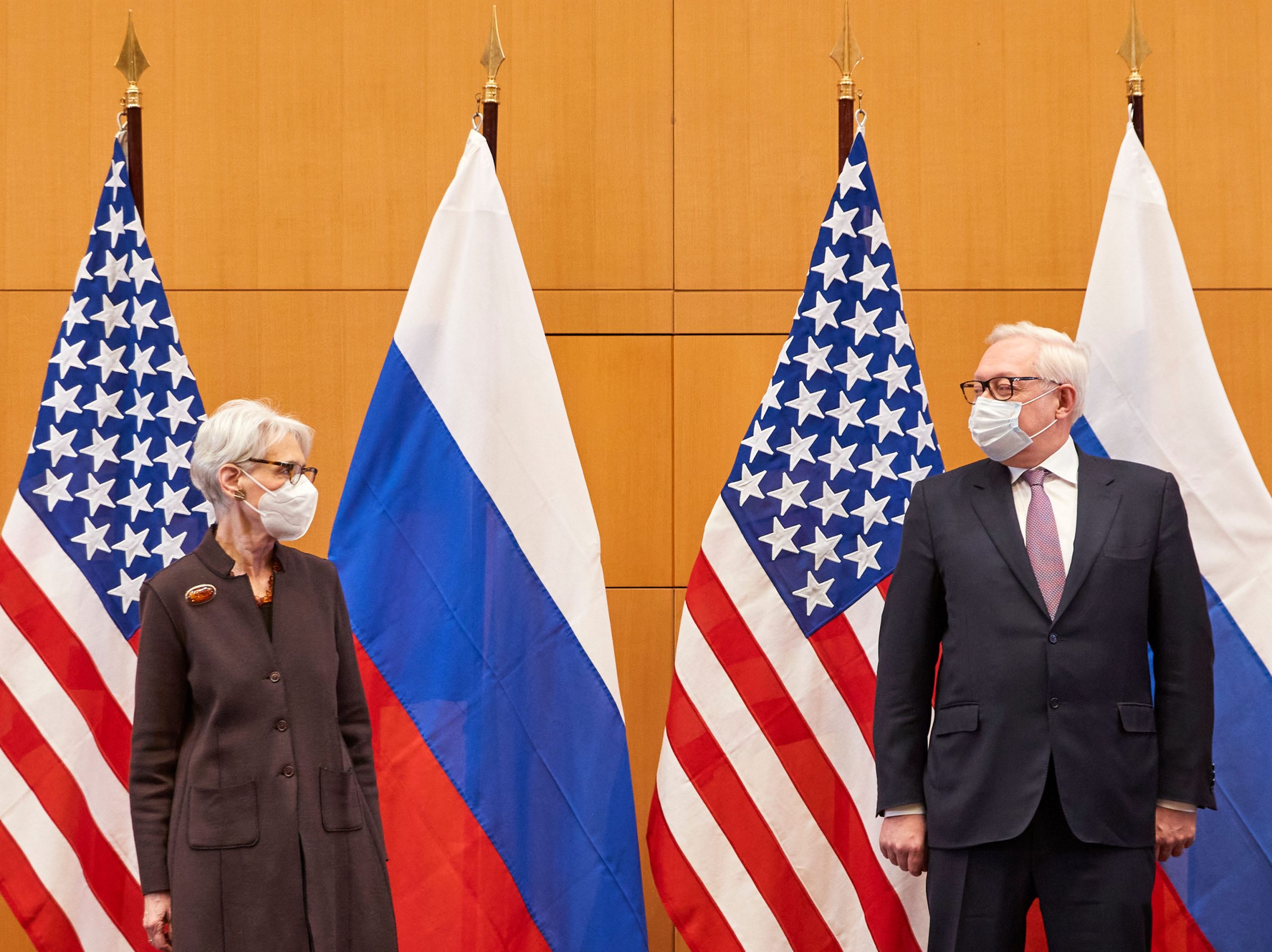 US and Russia hold talks amid Ukraine tensions