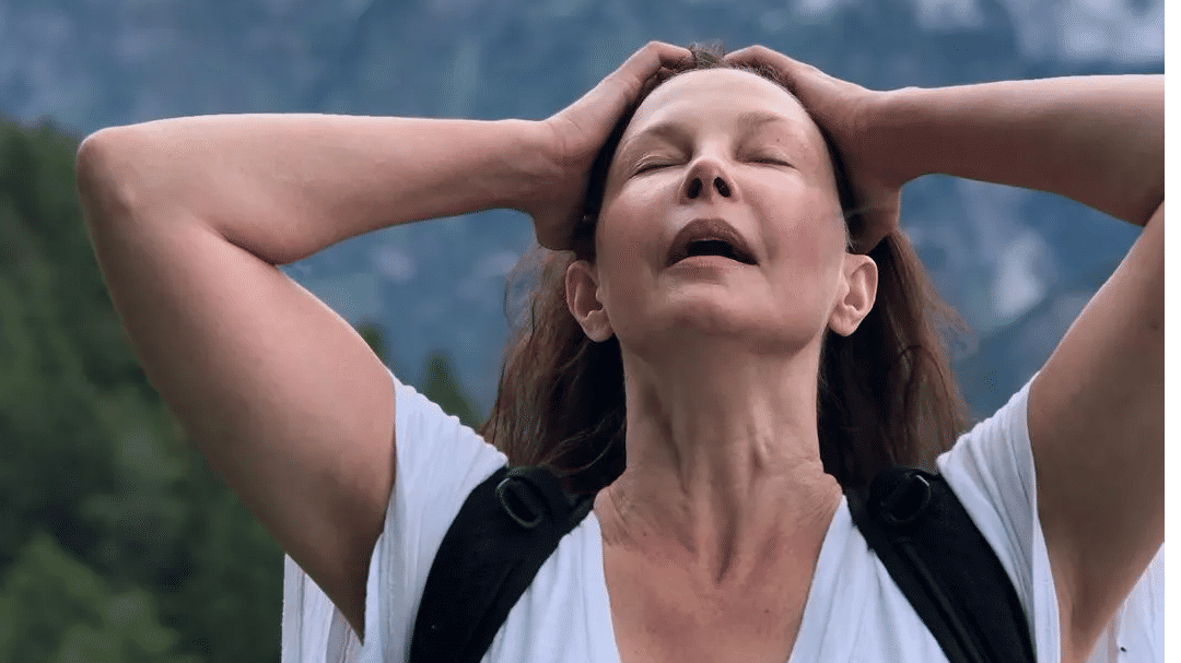 Actor Ashley Judd goes on hike 5 months after nearly losing leg in accident