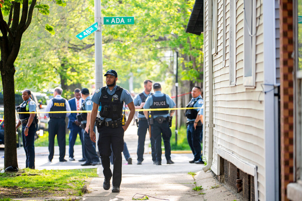 Two back-to-back Chicago shootings leave one dead, 10 injured