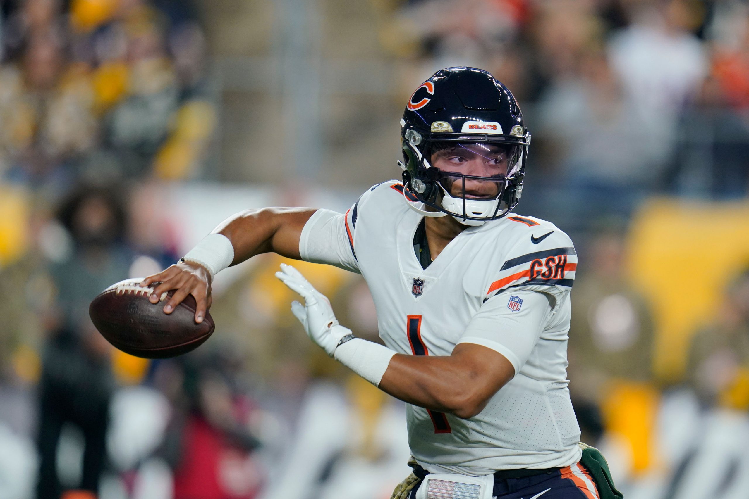 Bears rookie quarterback Justin Fields nearly has his moment vs Steelers