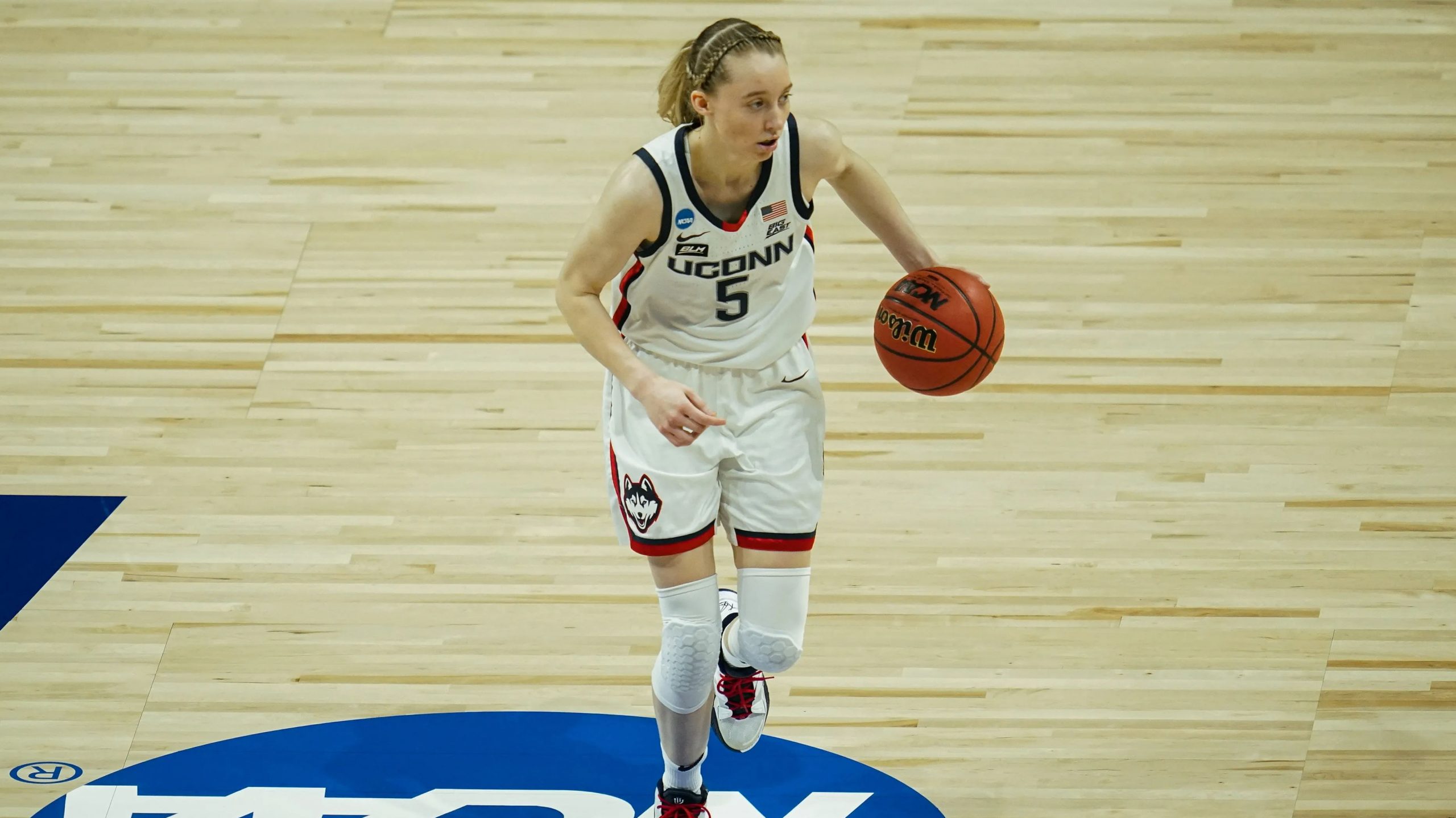 Sweet 16: Clutch threes from Bueckers down Iowa, UConn cruise into finals