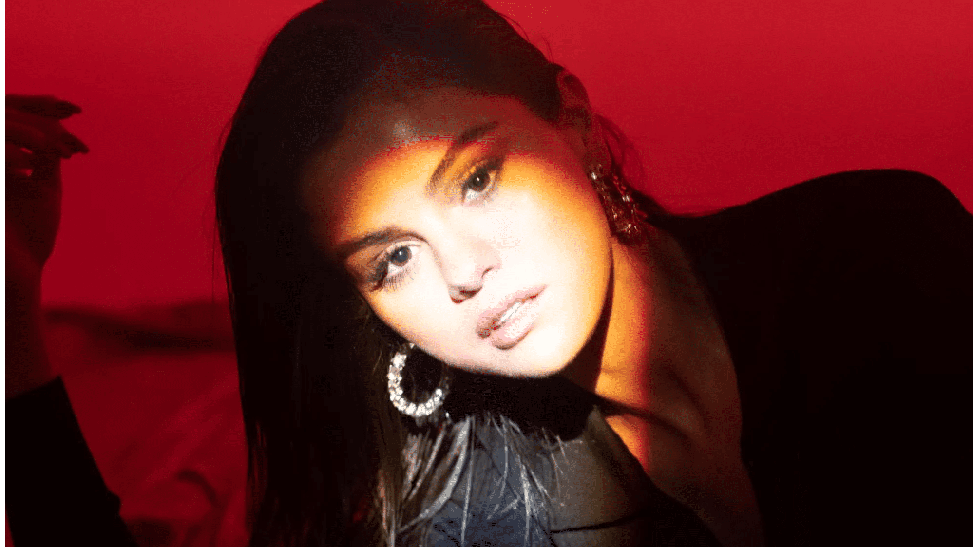 Selena Gomez confronts reporter clicking her without consent, pictures go viral