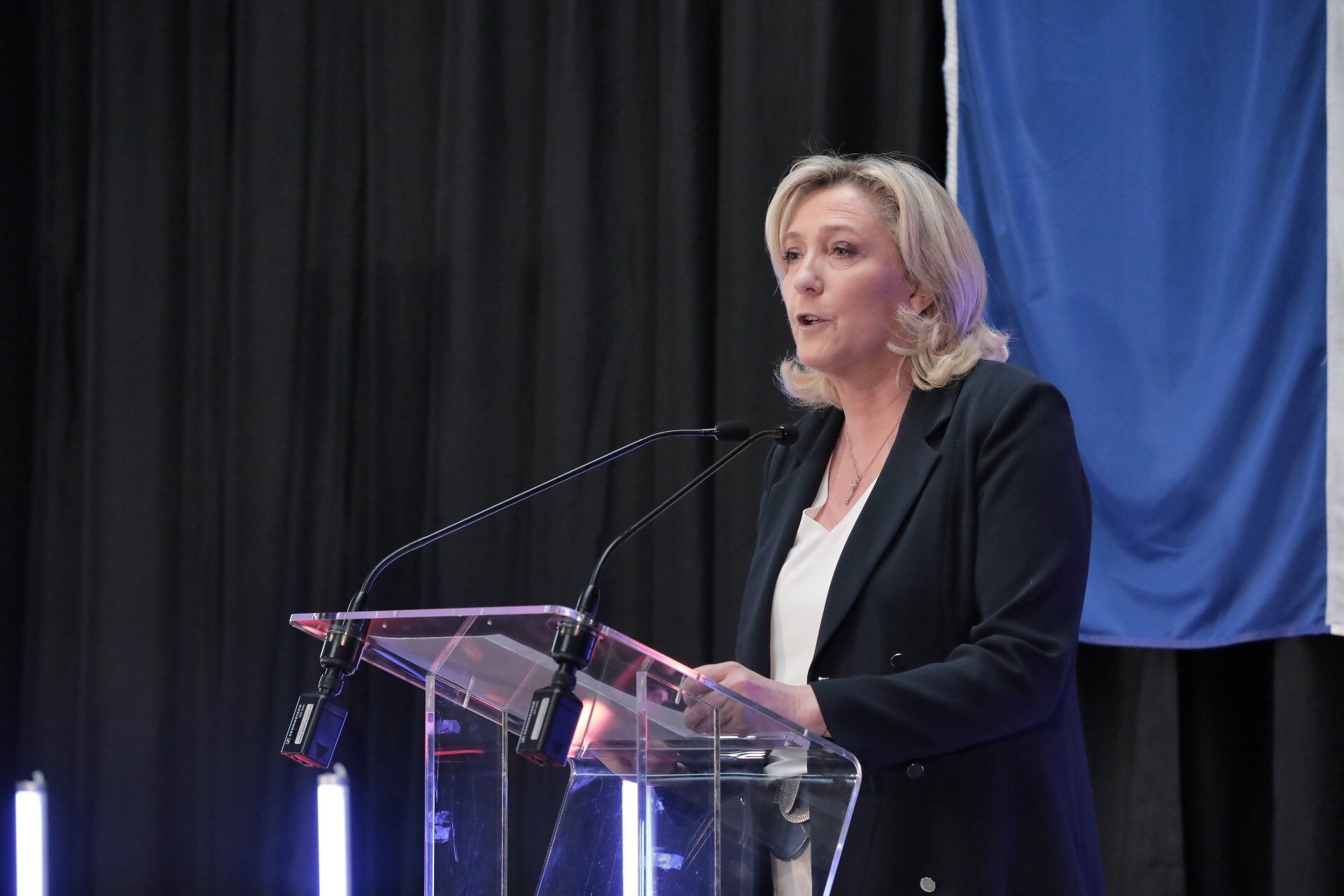 French far-right nowhere near expectations in regional polls