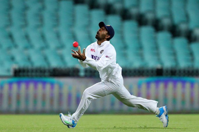 Journalist insults Wriddihman Saha for ignoring calls for interview, Virender Sehwag reacts