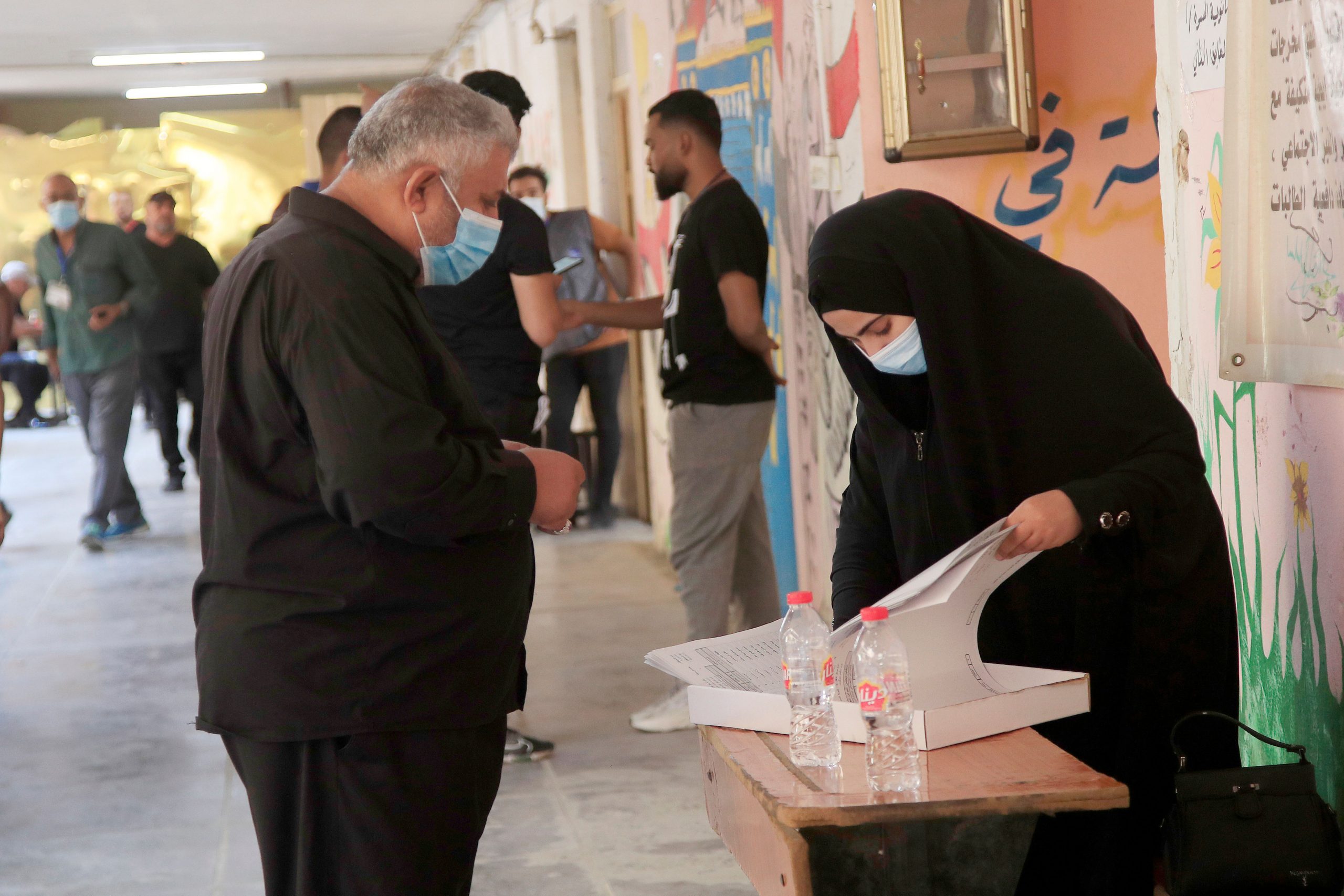 Iraqis vote for new parliament hoping for change