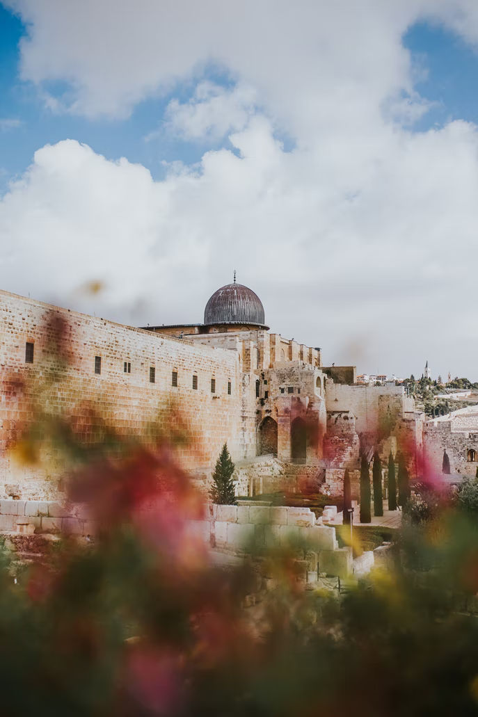 Amazon Quiz: In which city of the Middle East is this ancient mosque located in?