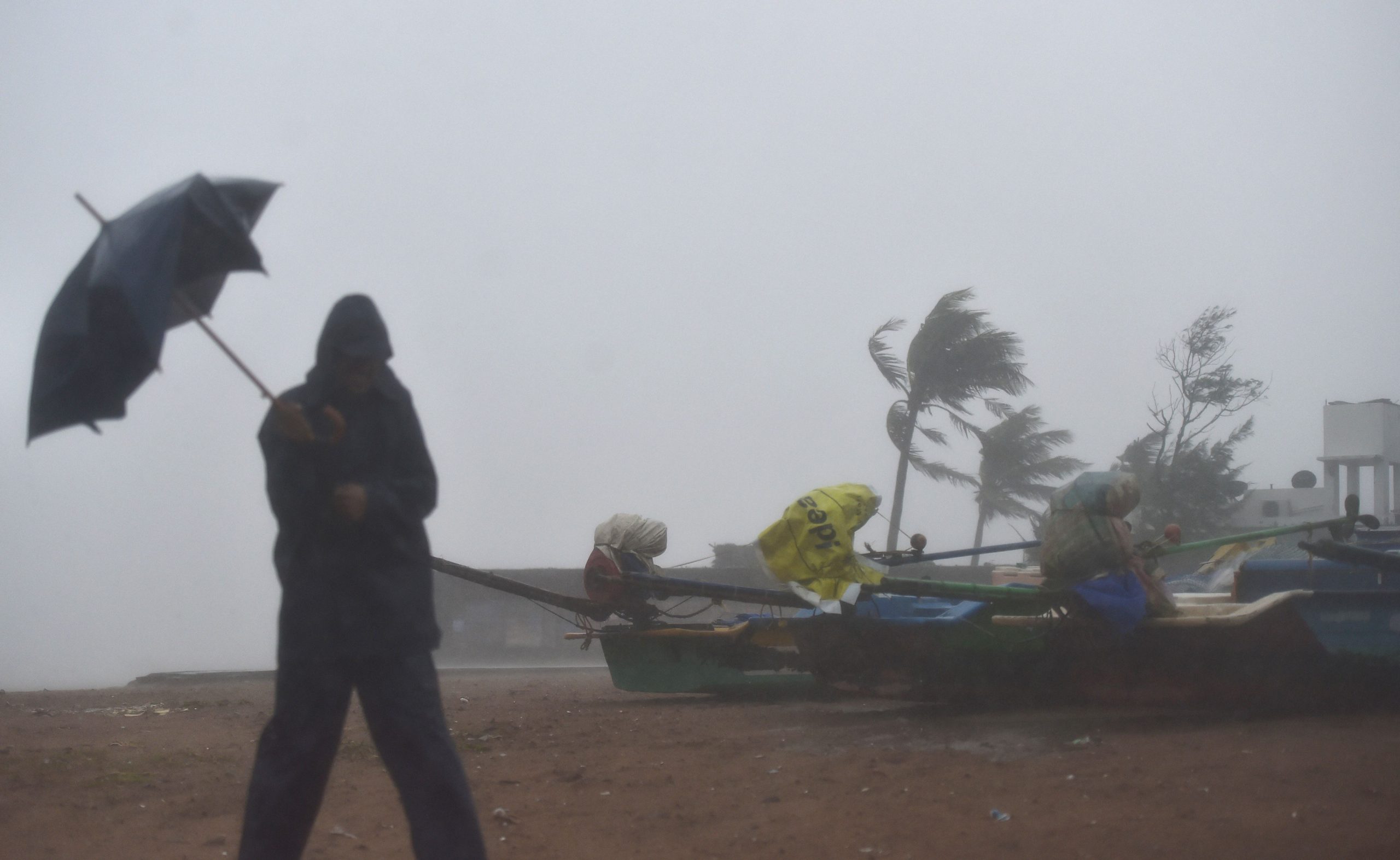 Watch | Cyclone Nivar brings strong wind, heavy rainfall to Puducherry, Tamil Nadu