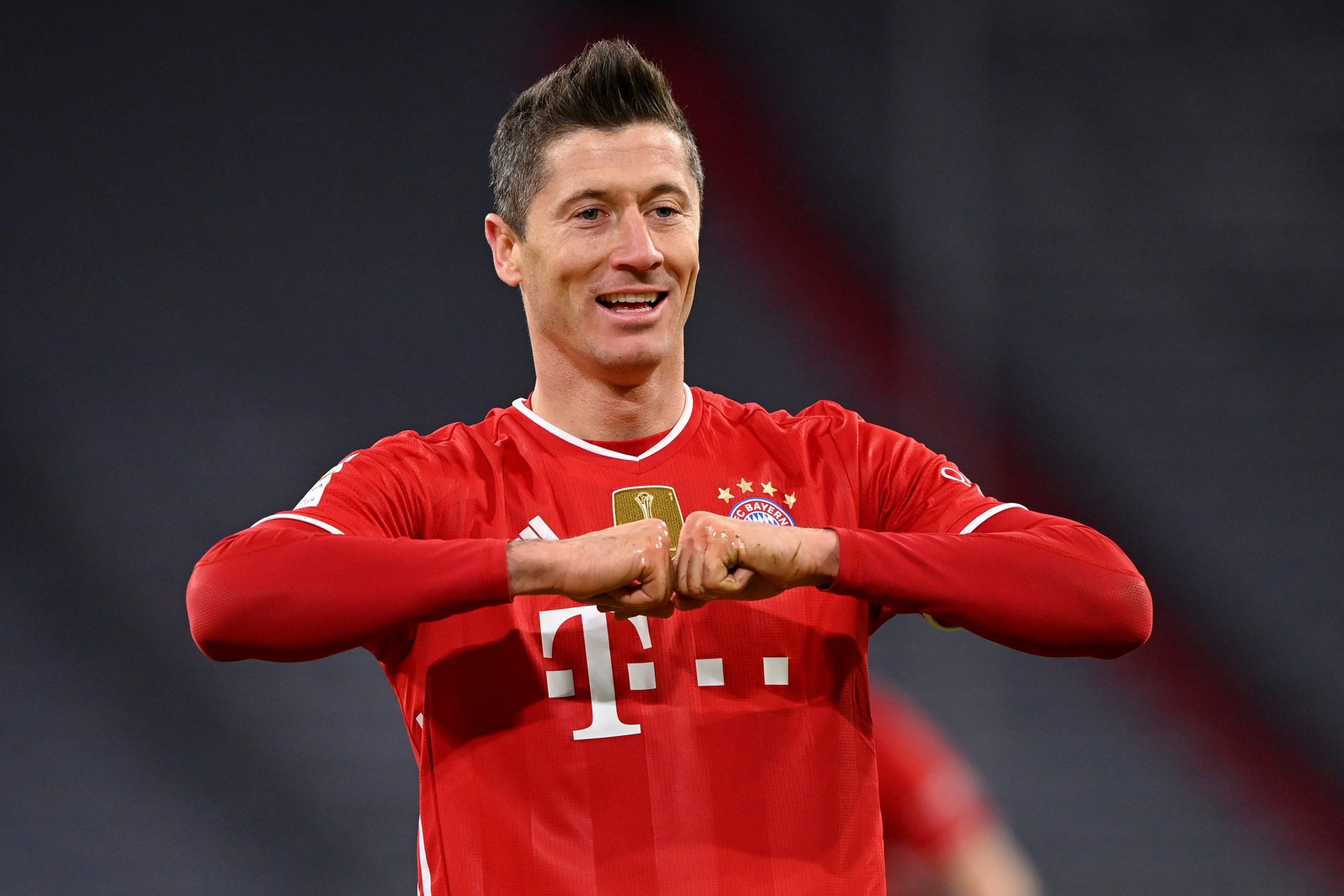 Robert Lewandowski hat-trick downs Dortmund, puts Bayern Munich on top of Bundesliga