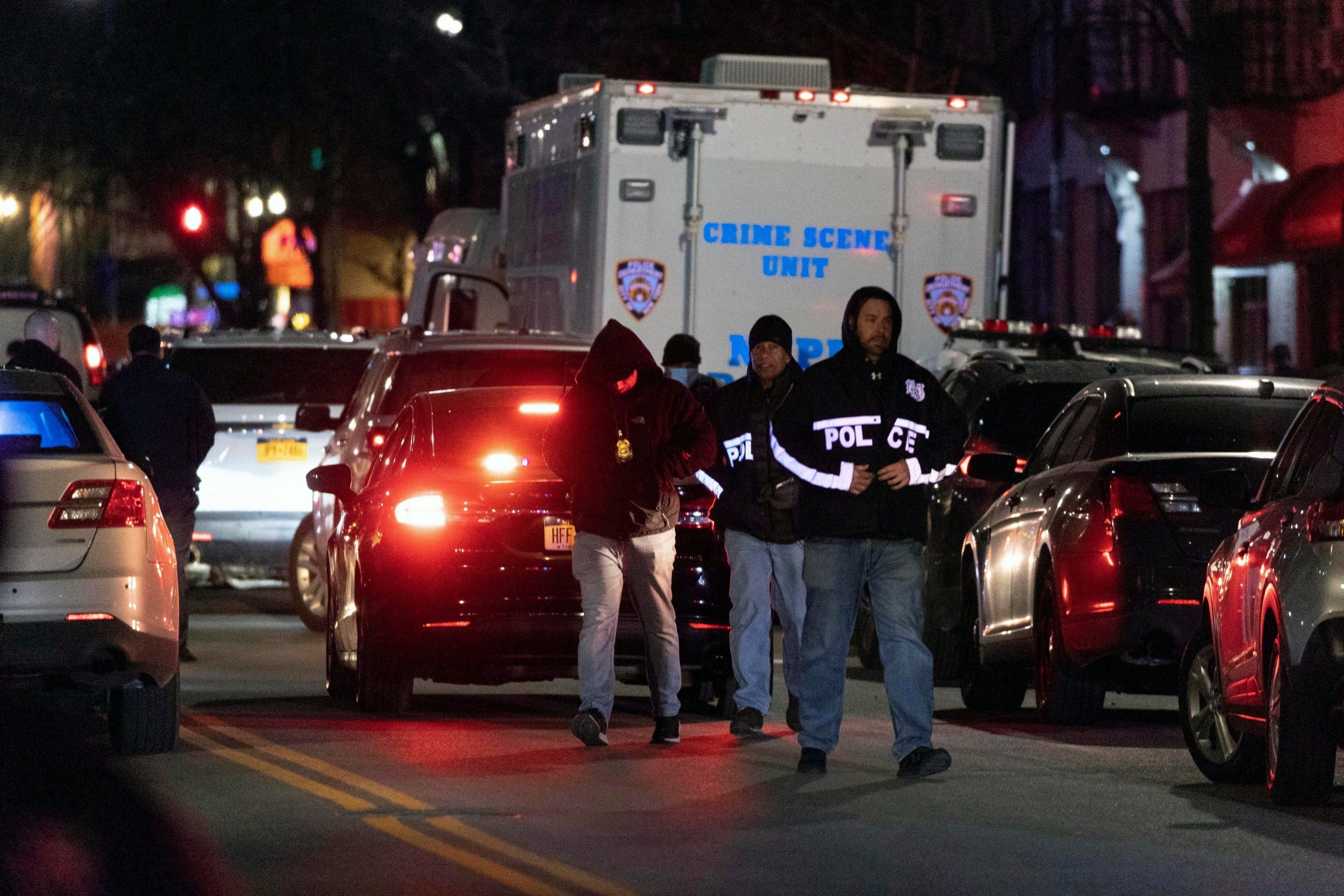 Two NYPD cops shot in Harlem, Manhattan